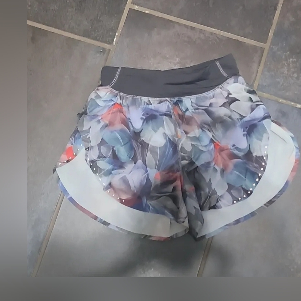 Lululemon Fast and Free Reflective High-Rise Classic-Fit Short 3" Size 8 - Picture 3 of 3